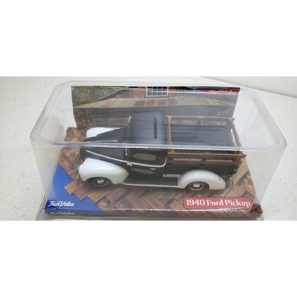 True Value 1940 Ford Pickup Truck Bank  Adult Collectible 2014 1:25 Scale NIP - Picture 2 of 7
